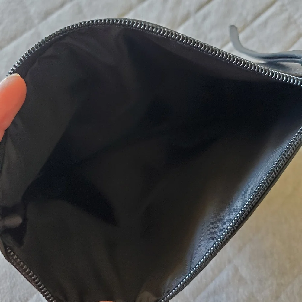 ⭐4/$20‎ Victoria's Secret Sequins Makeup Bag